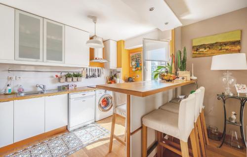 Beautiful Apartment In Marseille, Marseille (photo 7)