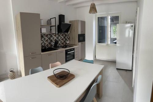 Maison avec piscine et étang, un coin de paradis (Maison avec piscine et etang, un coin de paradis) in Mézières-en-Brenne