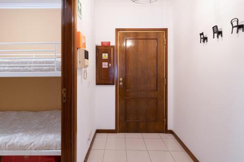 GuestReady - Modern 2BR Flat in Vila Nova de Gaia - image 2