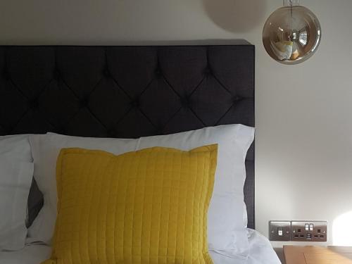 The Bowes Hotel Room Type - King Room with Garden View