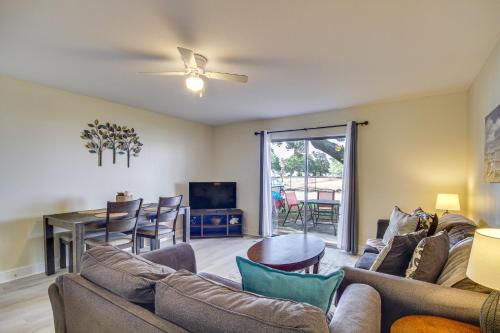 Airy Biloxi Condo with Patio Walk to Beach! in Biloxi, USA
