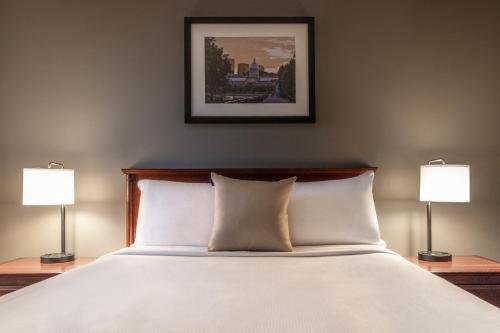 Two-Bedroom Suite with Two Queen Beds image 2