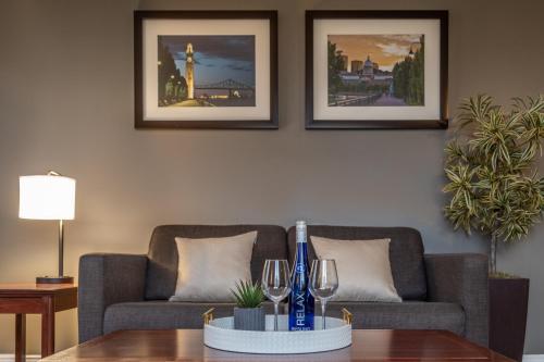 Two-Bedroom Suite with Two Queen Beds image 3