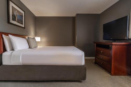 Two-Bedroom Suite with Two Queen Beds image 10