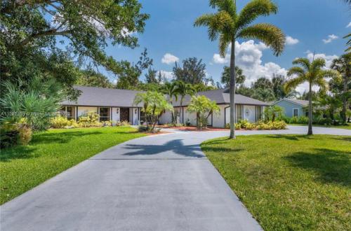 ทัศนียภาพภายนอกโรงแรม, Bedroom and bathroom - perfect for solo traveler in เวลลิงตัน (FL)