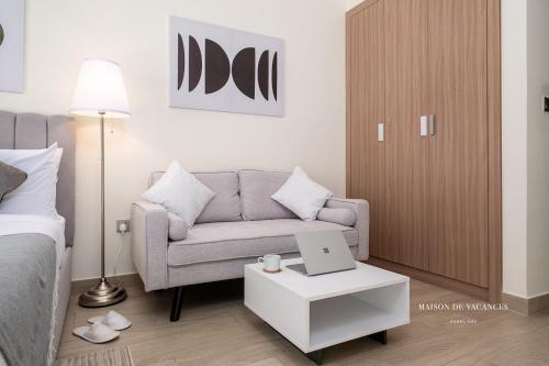 10mins from Dubai Mall Studio with a Large Balcony - image 5