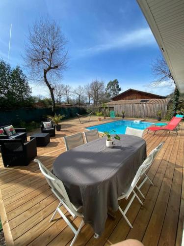 Agréable Maison Villa au calme avec piscine - Location saisonnière - Arès