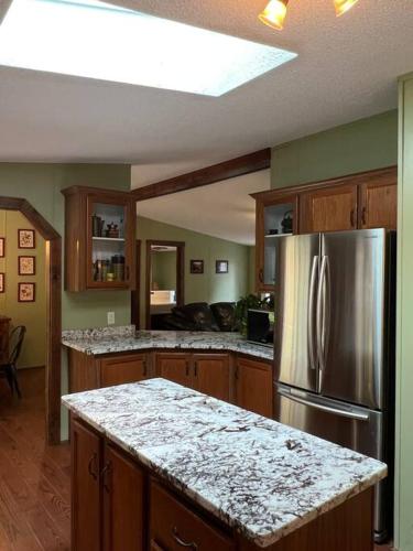 Hocking Hills Cabin-Private Hot Tub, Hiking, Caves in Rockbridge, USA
