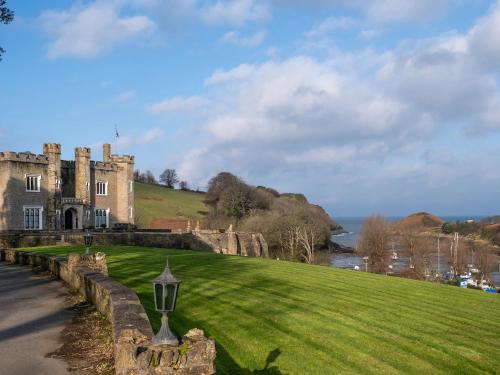 Watermouth Castle, Penn-Curzon Apartment