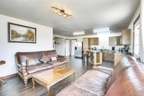 2 Mi to Dtwn Buffalo Mtn-View Retreat with Patio! in Buffalo (WY)
