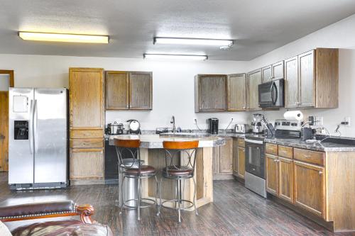 2 Mi to Dtwn Buffalo Mtn-View Retreat with Patio! in Buffalo (WY)