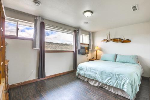 2 Mi to Dtwn Buffalo Mtn-View Retreat with Patio! in Buffalo (WY)