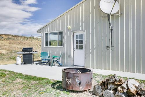 2 Mi to Dtwn Buffalo Mtn-View Retreat with Patio! in Buffalo (WY)