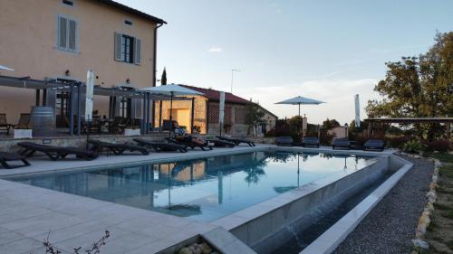 Басейн, Podere la Fonte Vernaccia & Zafferano in Кастель Сан Джіміньяно