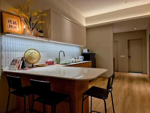 Luxury Signature Suite 5R3B 11 Pax at 90 Degree Alma, Bukit Mertajam