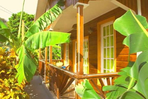 River Breeze Villa, 5 minutes to beach and town in ซูฟรีแยร์