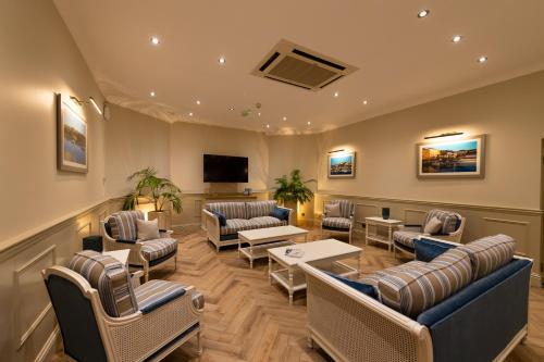 Bar/ Salón, The Royal Duchy Hotel in Falmouth