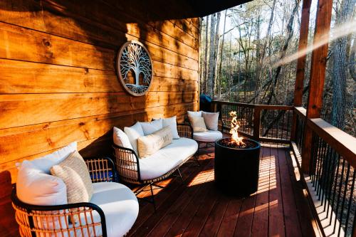 Luxie Bear Retreat in Ellijay, USA