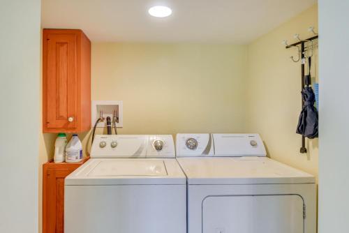 Ormond Beach Bungalow Close to Ocean and Daytona Ormond Beach Bungalow Close to Ocean and Daytona