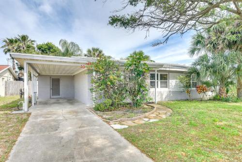 Ormond Beach Bungalow Close to Ocean and Daytona Ormond Beach Bungalow Close to Ocean and Daytona