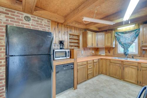 Riverfront Baldwinsville Apartment with Shared Deck!