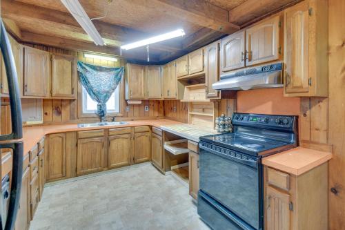 Riverfront Baldwinsville Apartment with Shared Deck! in Baldwinsville, USA