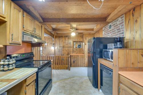 Riverfront Baldwinsville Apartment with Shared Deck! in Baldwinsville, USA