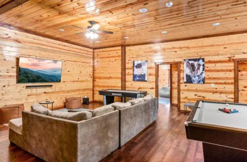 Grace Woods Retreat with Indoor Pool Sleeps 22 in Sevierville, USA