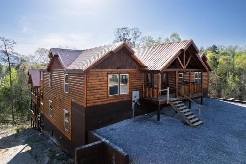 Grace Woods Retreat with Indoor Pool Sleeps 22 in Sevierville, USA