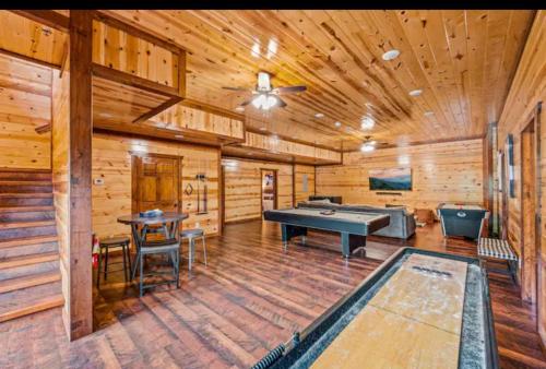 Grace Valley Resort Pool Game Room Sleeps 22 in Sevierville, USA