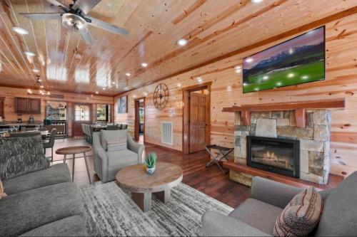 Grace Heaven Stunning Mountain Resort Sleeps 20 in Sevierville, USA