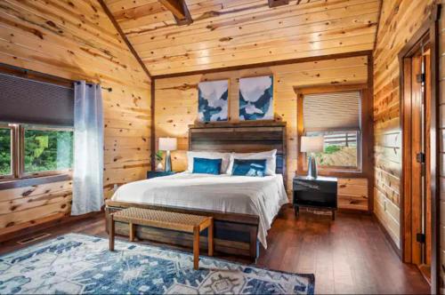 Grace Heaven Stunning Mountain Resort Sleeps 20 in Sevierville, USA