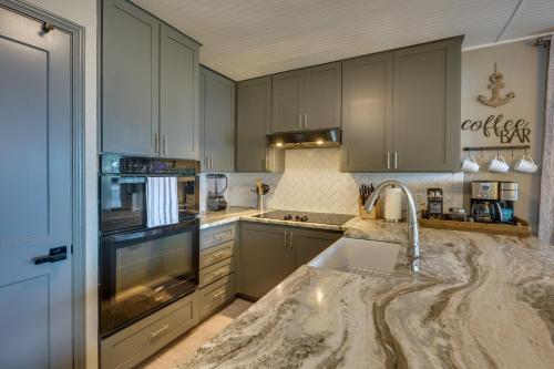Beautiful Lakehouse Retreat with Hot Tub and Boathouse - image 14