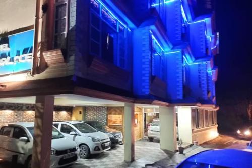 Hotel King Palace - Nature-Valley-Luxury-Room - Prime Location with Parking Facilities