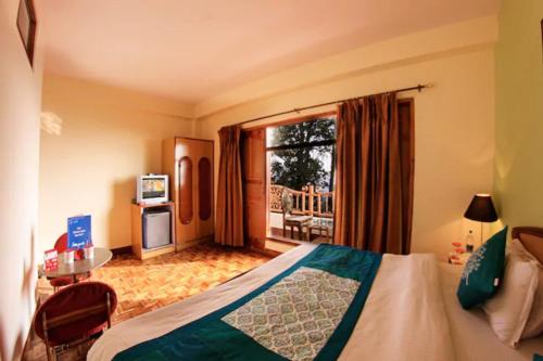 Goroomgo Kalra Regency - Best Hotel Near Mall Road with Parking Facilities - Luxury Room Mountain View