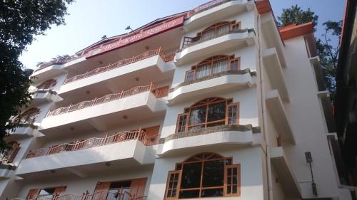 Goroomgo Kalra Regency - Best Hotel Near Mall Road with Parking Facilities - Luxury Room Mountain View