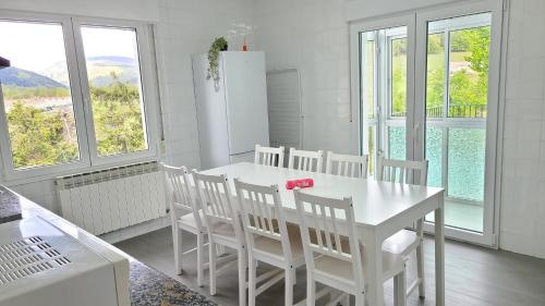 virtuve, Casa renovada con chill out en Espinosa in Espinosa de los Monteros