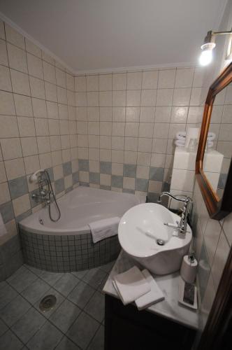 Margit Suites Hotel – Karpenisi, AL