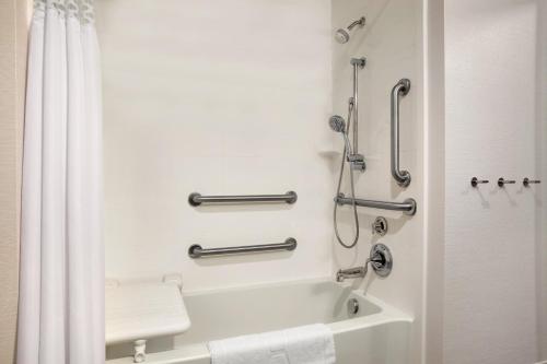 Hampton Inn & Suites Minooka - image 12