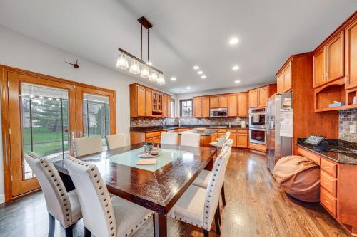 Modern Naperville Vacation Rental with Home Theater! in Naperville, USA