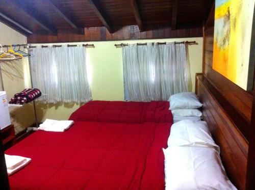 1 double bed, 1 twin bed