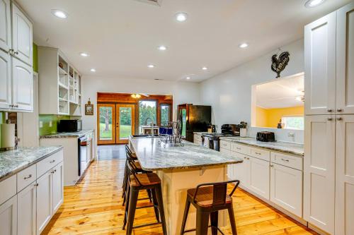 Peaceful Perry Home with Patio - Pets Welcome! in Lecompton, USA