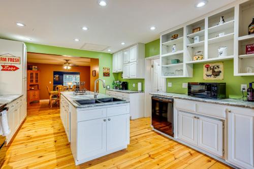 Peaceful Perry Home with Patio - Pets Welcome! in Lecompton, USA