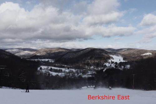 Berkshires Studio Apartment at the Stephentown Hotel