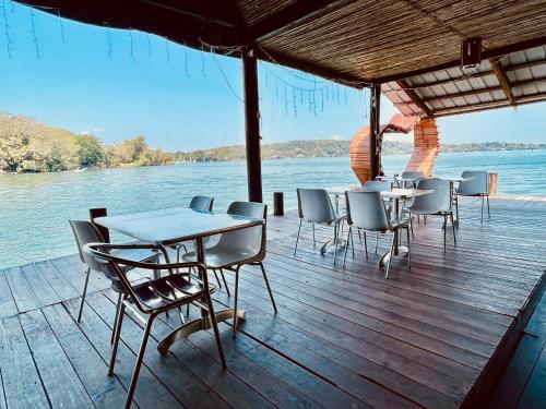 HOTEL BACKPACKERS RIO DULCE