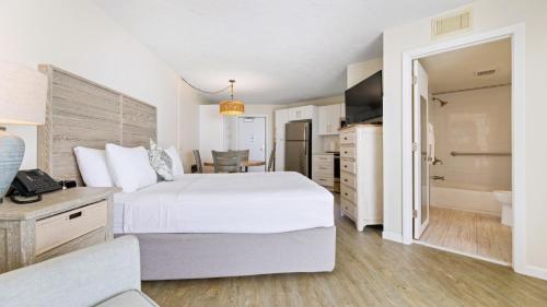 Caloosa Cove Resort by CoolVacay