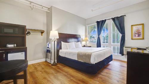 Crystal Bay Historic Hotel in St Petersburg, USA