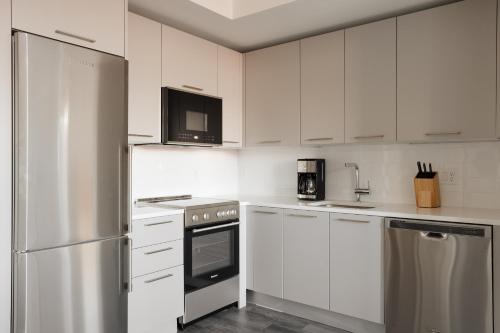 Two-Bedroom Deluxe Apartment - Non-Smoking image 8