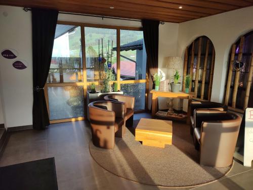 大堂, Hotel Sonnenbichl in 哈爾布萊希
