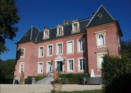 Château au calme, pleine nature gîte à louer Seilhan